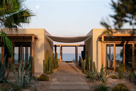 Boutique Hotels & Resorts .